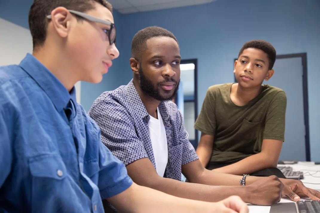 A parent and young people learning together with a mentor